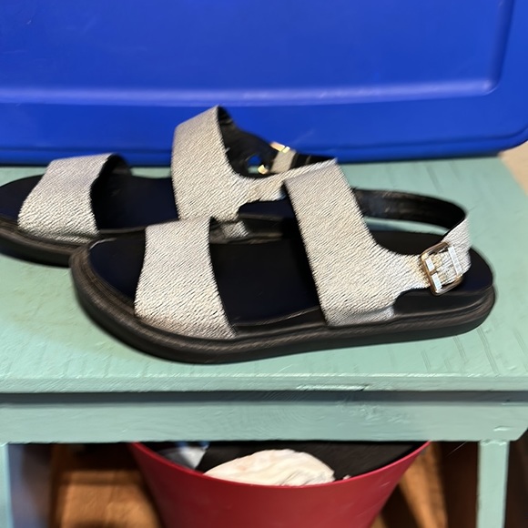 BC sandals textured design - Picture 3 of 4